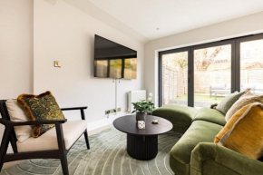 Bright, Spotless Fulham Home with Private Garden